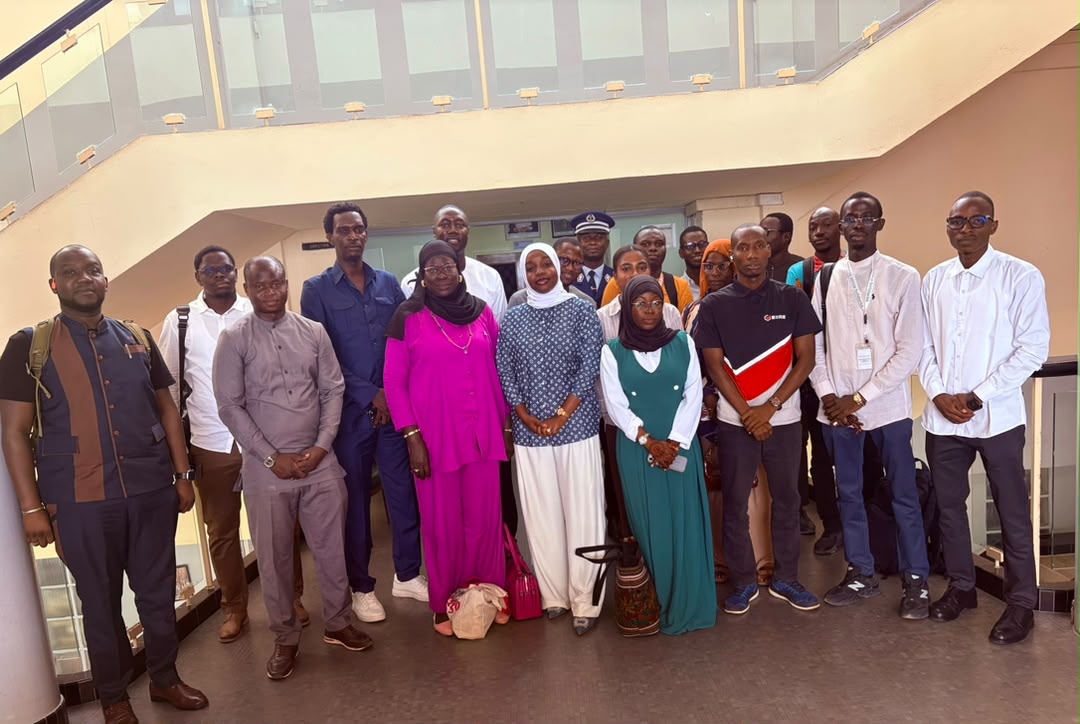Photo de groupe de la conférence sur la gouvernance de l’IA